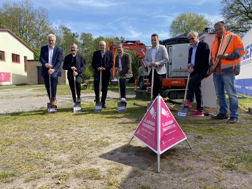 Spatenstich zum Glasfaserausbau der Deutsche Telekom AG in Thiendorf