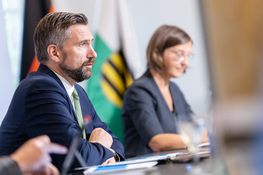 Wirtschaftsminister Martin Dulig und Leiterin der Digitalagentur Sachsen, Frauke Greven zur Pressekonferenz am 17.06.2022