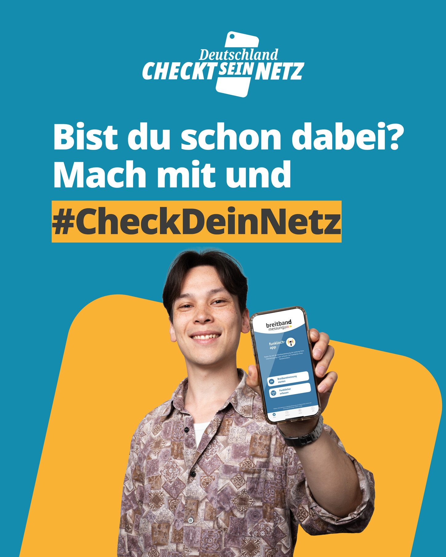 Teaserbild zur Mobilfunkmesse, junger Mann hält Smartphone in Kamera